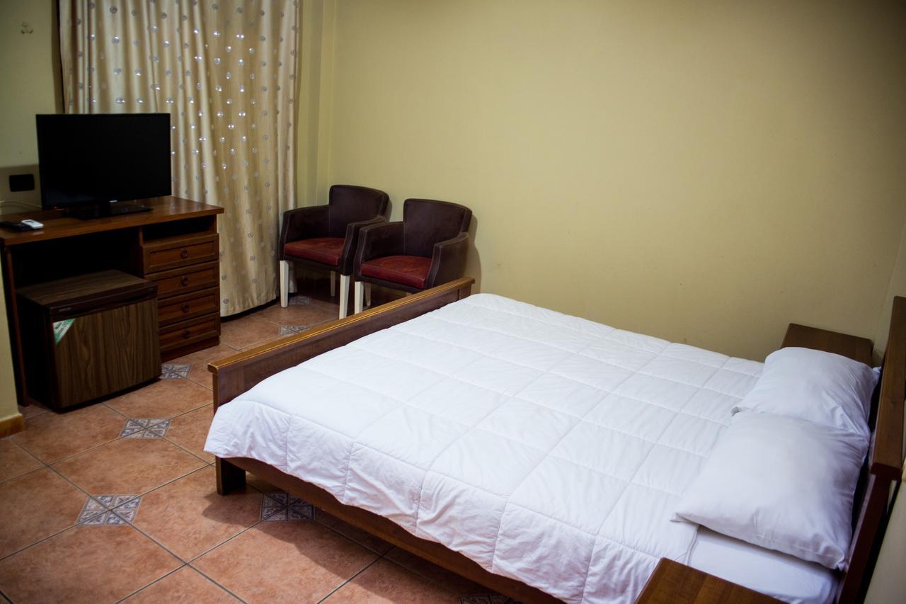Hotel La Quercia ดูร์เรส ภายนอก รูปภาพ